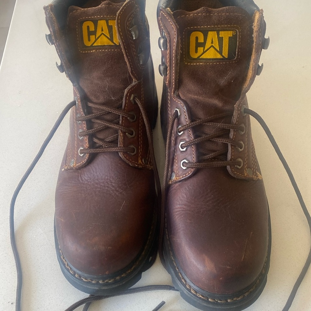 Caterpillar men’s work boots    Steel toe-caps